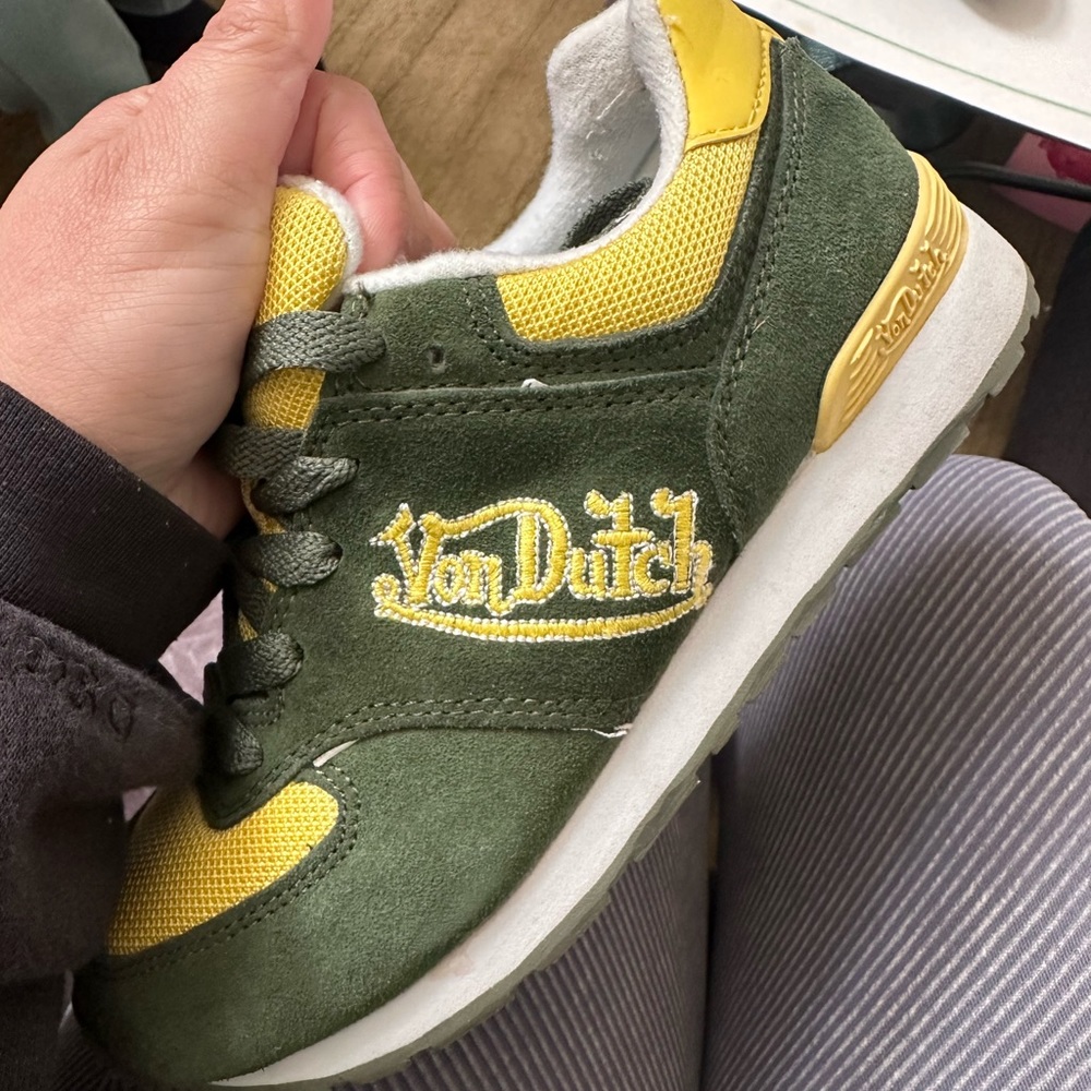 Von Dutch suede sneakers
